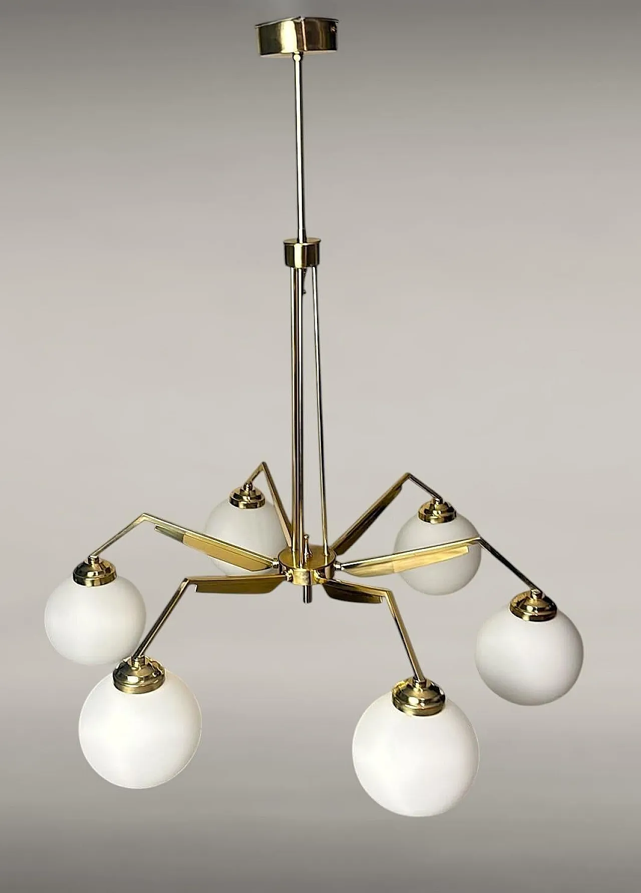 Lampadario in ottone in stile Stilnovo con globi in vetro opalino, 900 4