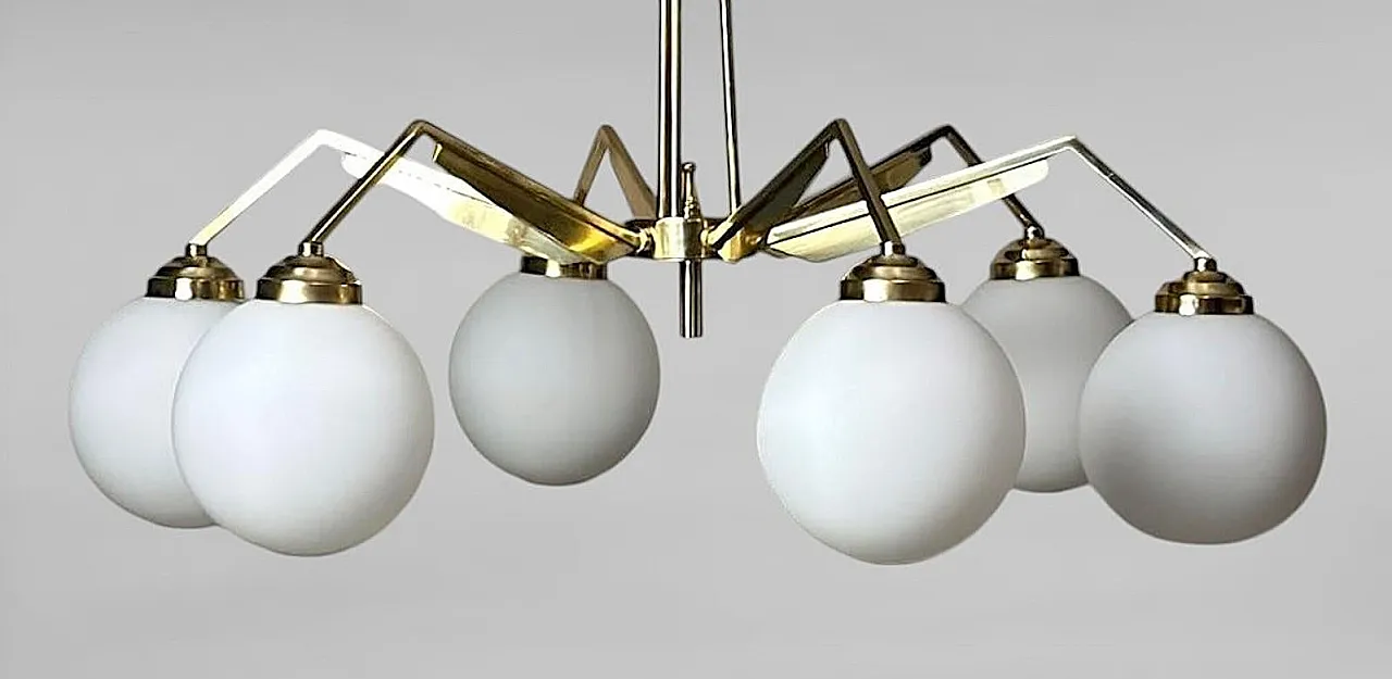 Lampadario in ottone in stile Stilnovo con globi in vetro opalino, 900 6