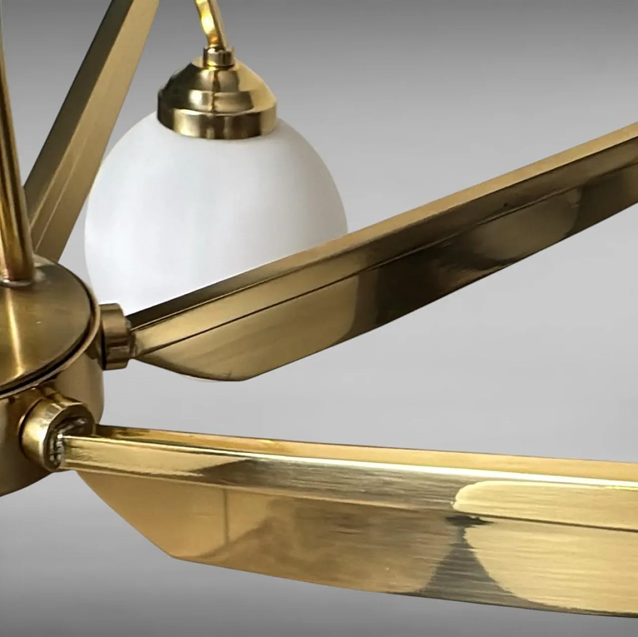 Lampadario in ottone in stile Stilnovo con globi in vetro opalino, 900 13