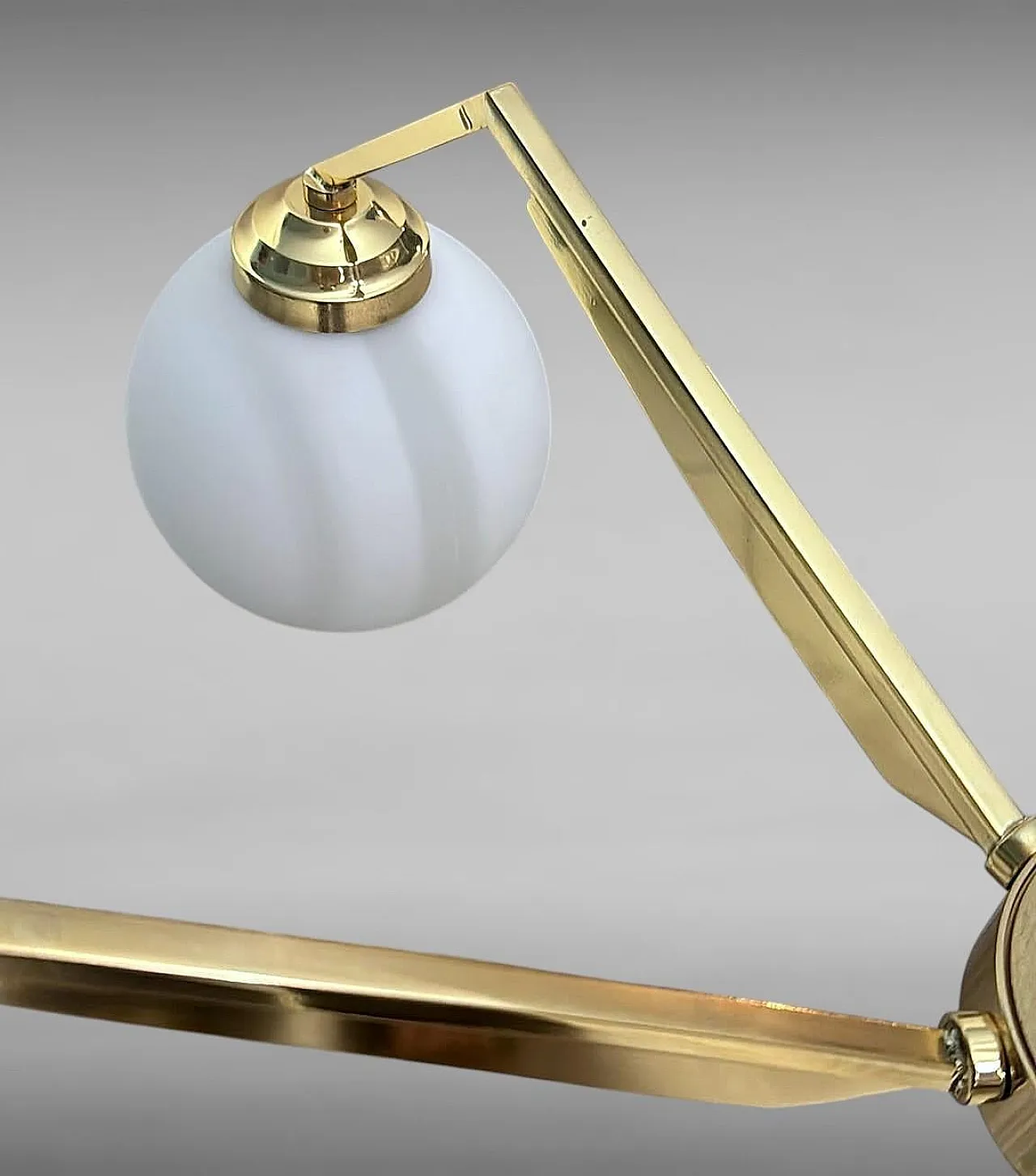 Lampadario in ottone in stile Stilnovo con globi in vetro opalino, 900 14
