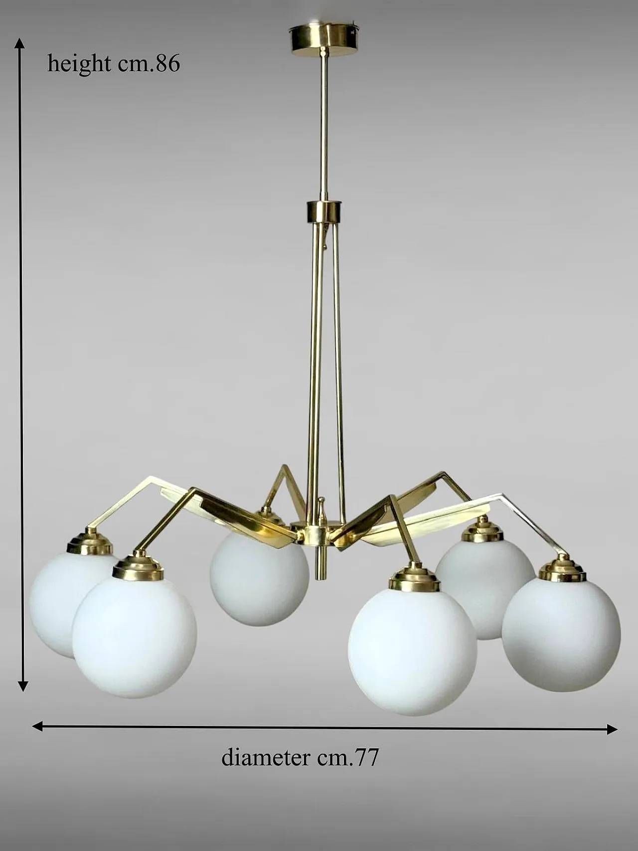 Lampadario in ottone in stile Stilnovo con globi in vetro opalino, 900 20