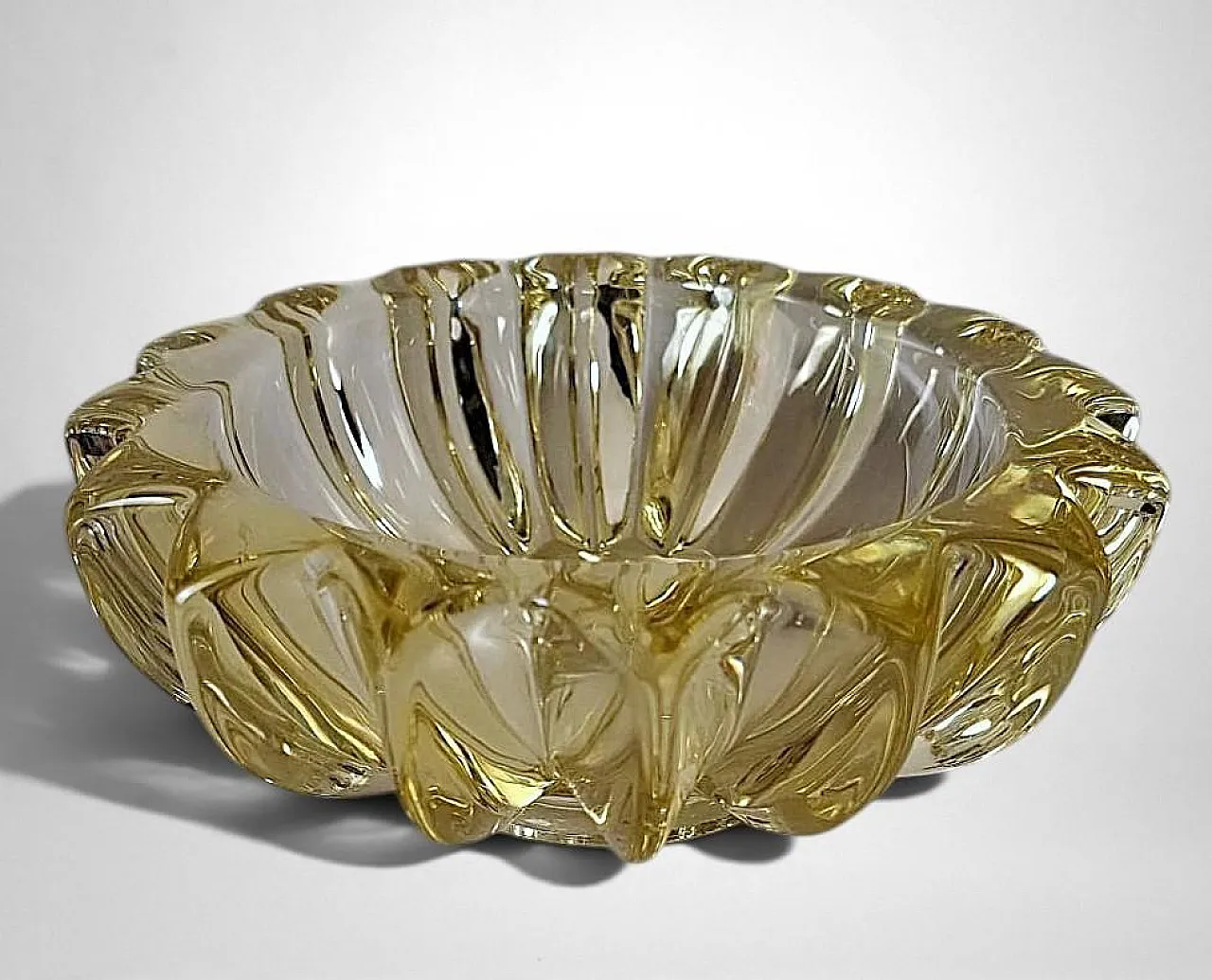 Art Deco molded glass bowl attributed to Pierre D'Avesn, 1930s 3