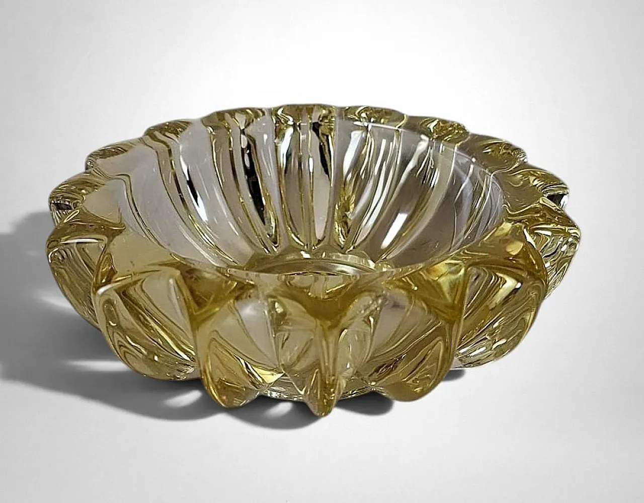 Art Deco molded glass bowl attributed to Pierre D'Avesn, 1930s 4