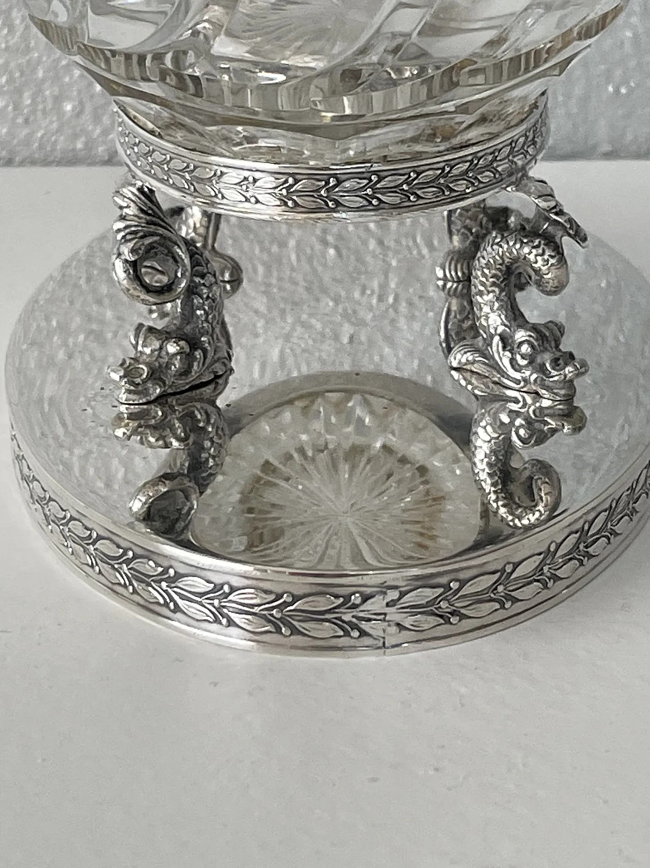Centrotavola con delfini in argento 800 e cristallo, anni '70 9
