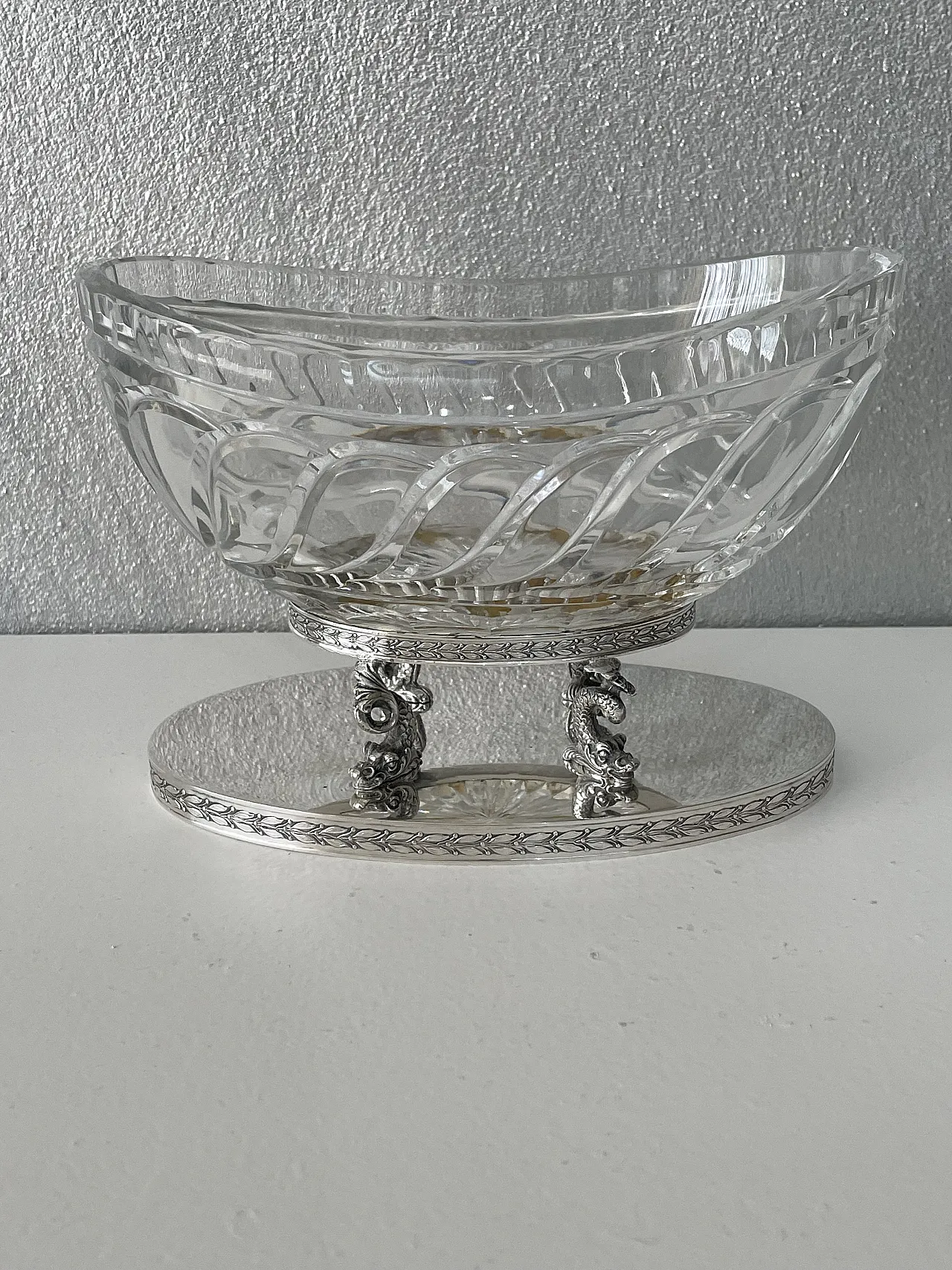 Centrotavola con delfini in argento 800 e cristallo, anni '70 12