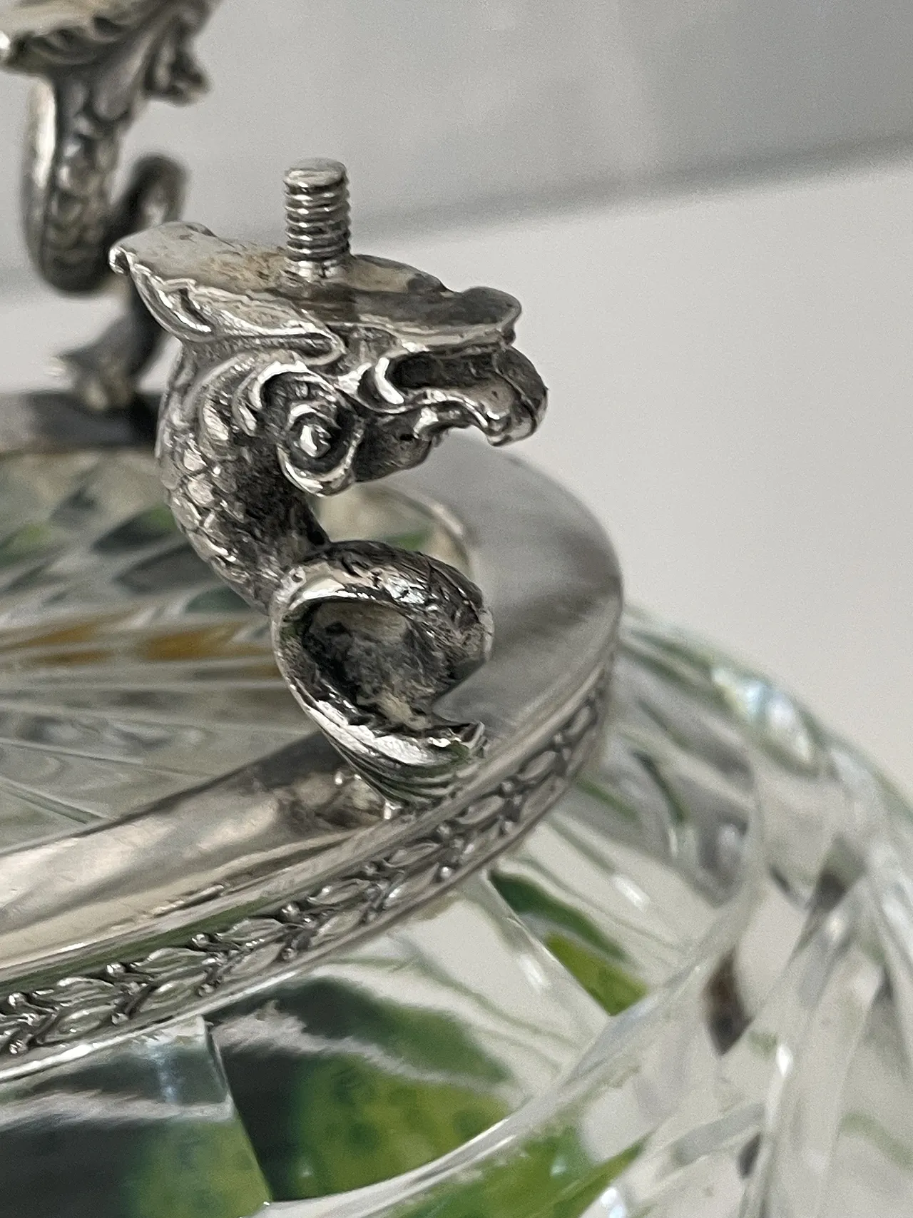 Centrotavola con delfini in argento 800 e cristallo, anni '70 16