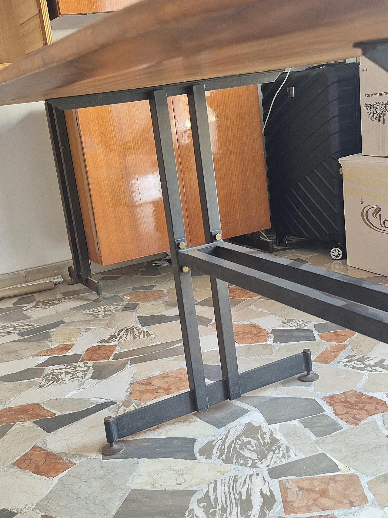 Tavolo da pranzo ovale in legno e metallo 2