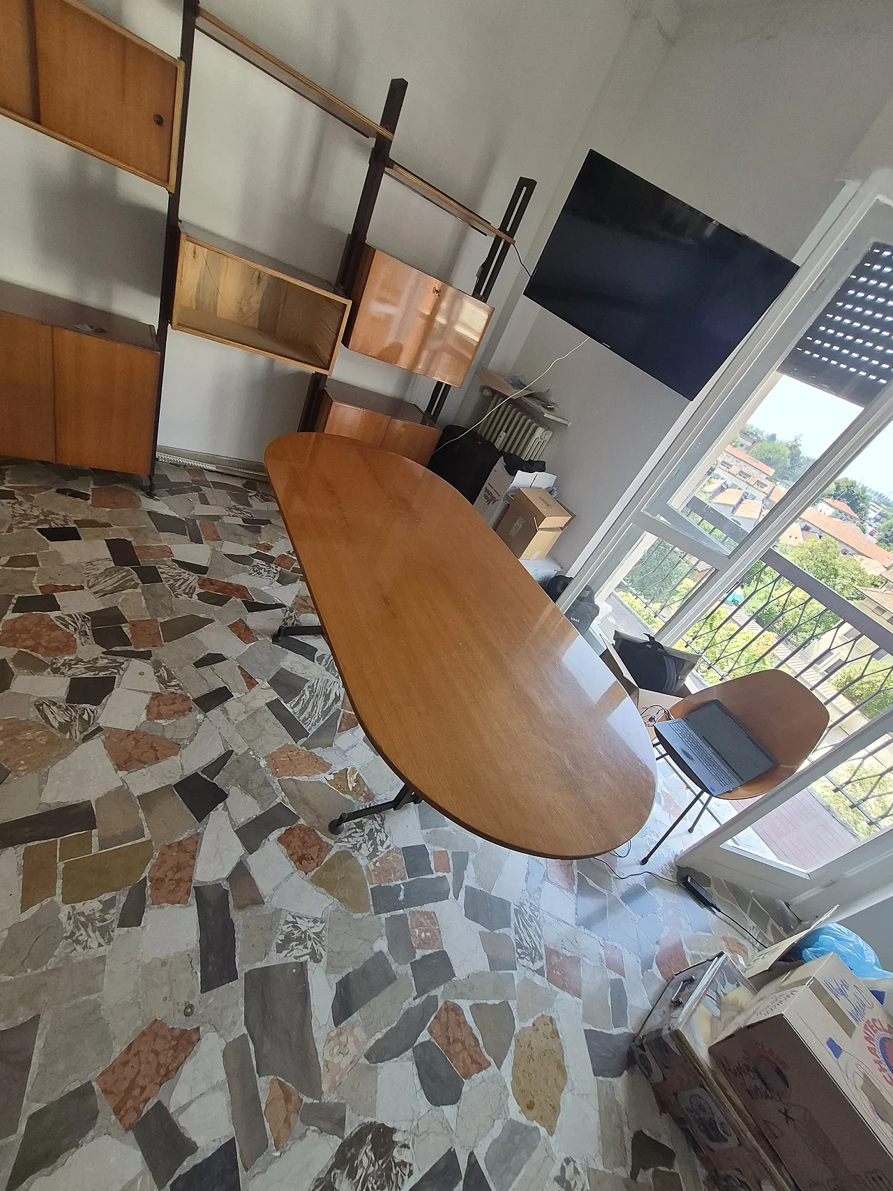 Tavolo da pranzo ovale in legno e metallo 3