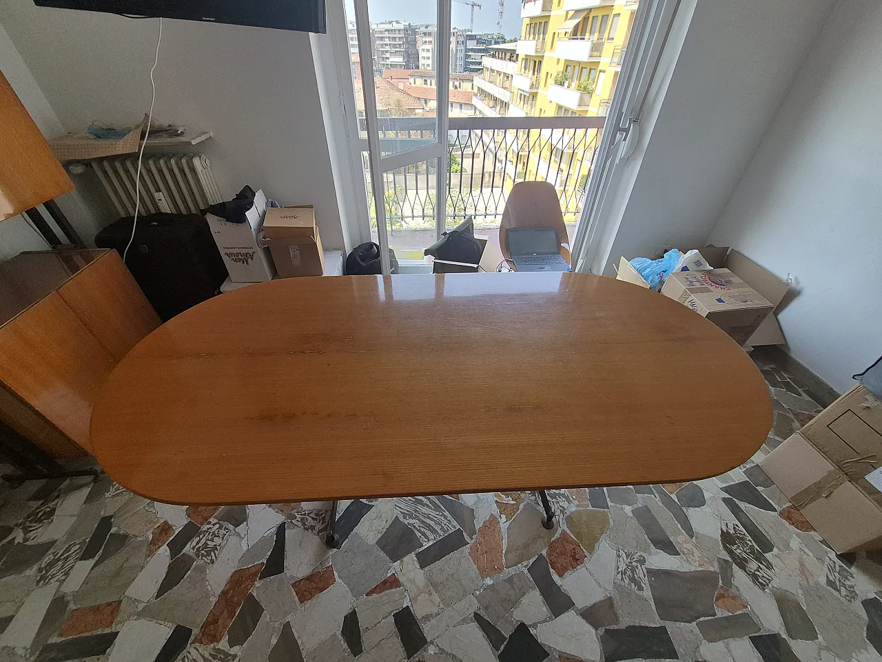Tavolo da pranzo ovale in legno e metallo 4