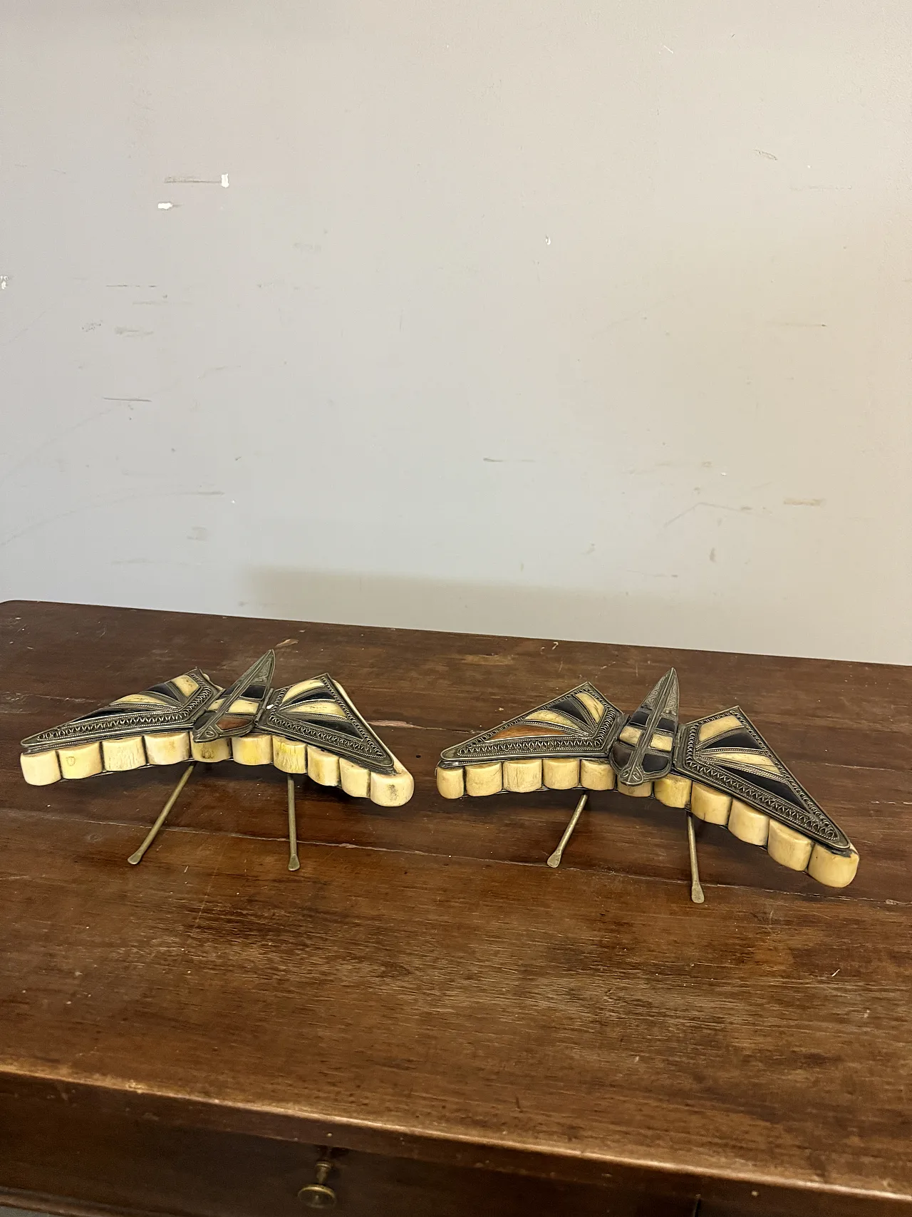 Pair of butterfly jewelry boxes in bone and carved wood, 1970s 2