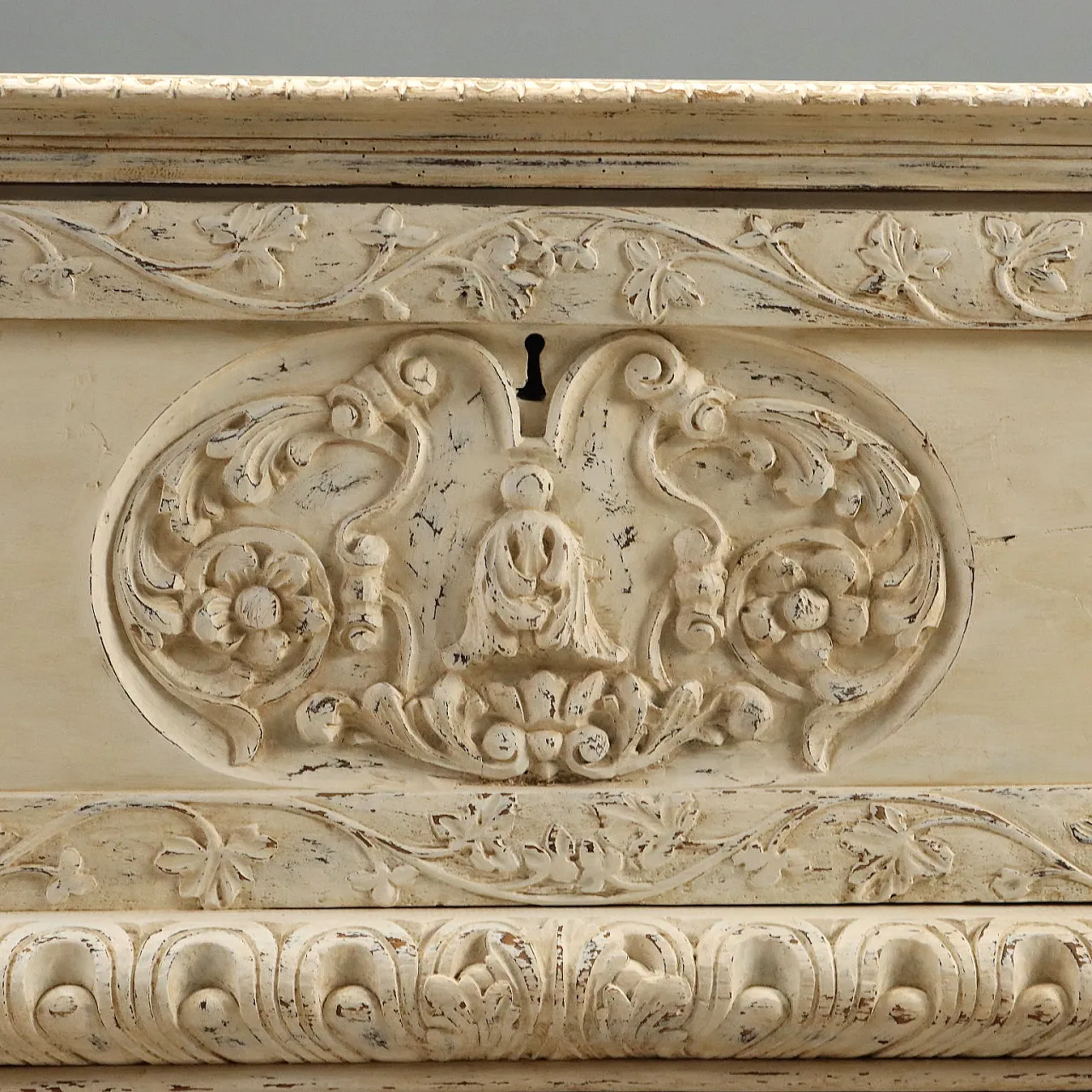 Carved and painted Neo-Renaissance style chest, 19th century 8