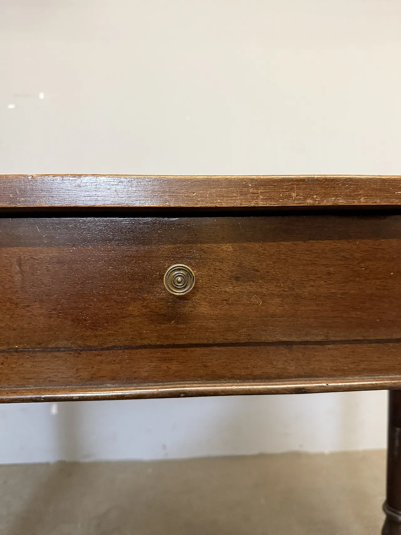 Writing table in Umbrian or solid walnut, 19th century 7