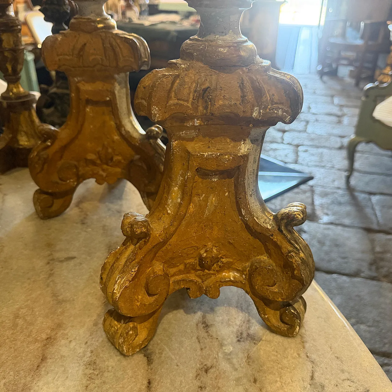 Coppia di torcieri in legno laccato e argentato, stile Luigi XV, '700 8
