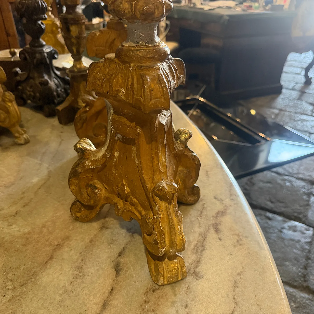 Coppia di torcieri in legno laccato e argentato, stile Luigi XV, '700 13