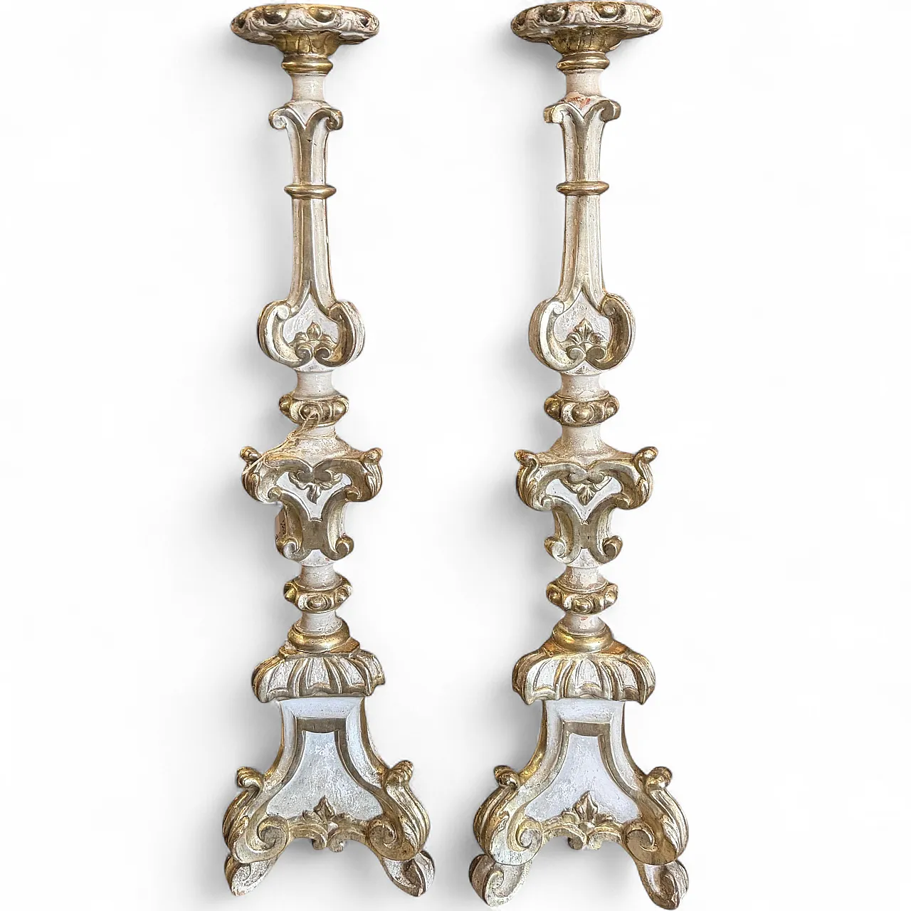 Coppia di torcieri in legno laccato e argentato, stile Luigi XV, '700 18
