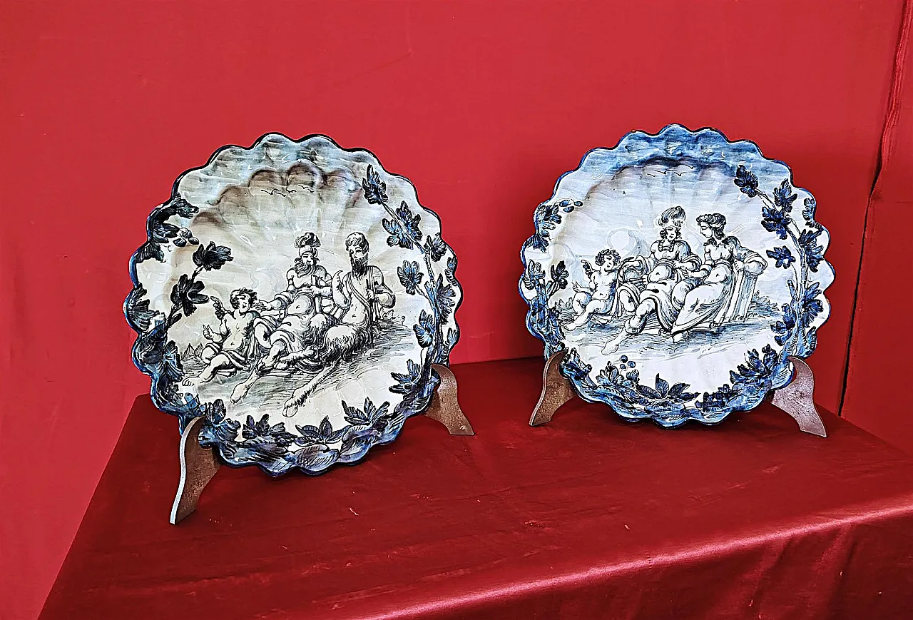 Coppia di piatti in ceramica dipinti, '800 1