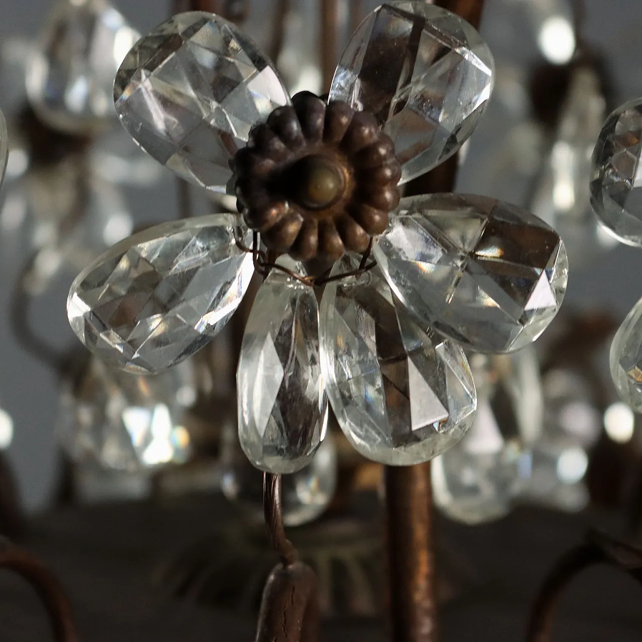 Lampadario in metallo ramato e vetro a sei luci, '900 5