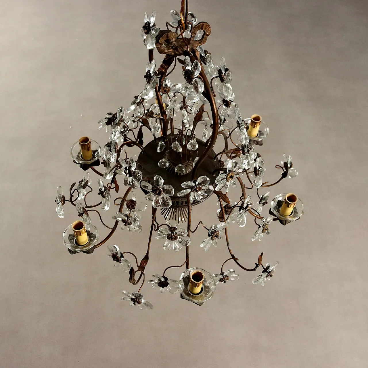 Lampadario in metallo ramato e vetro a sei luci, '900 8