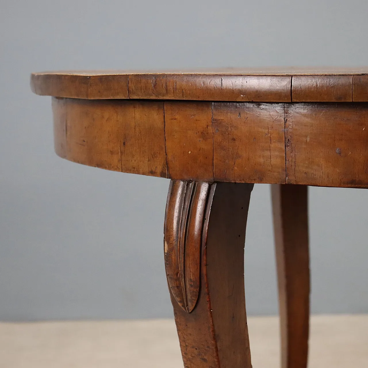 Round table with drawer and wavy legs, 19th century 4
