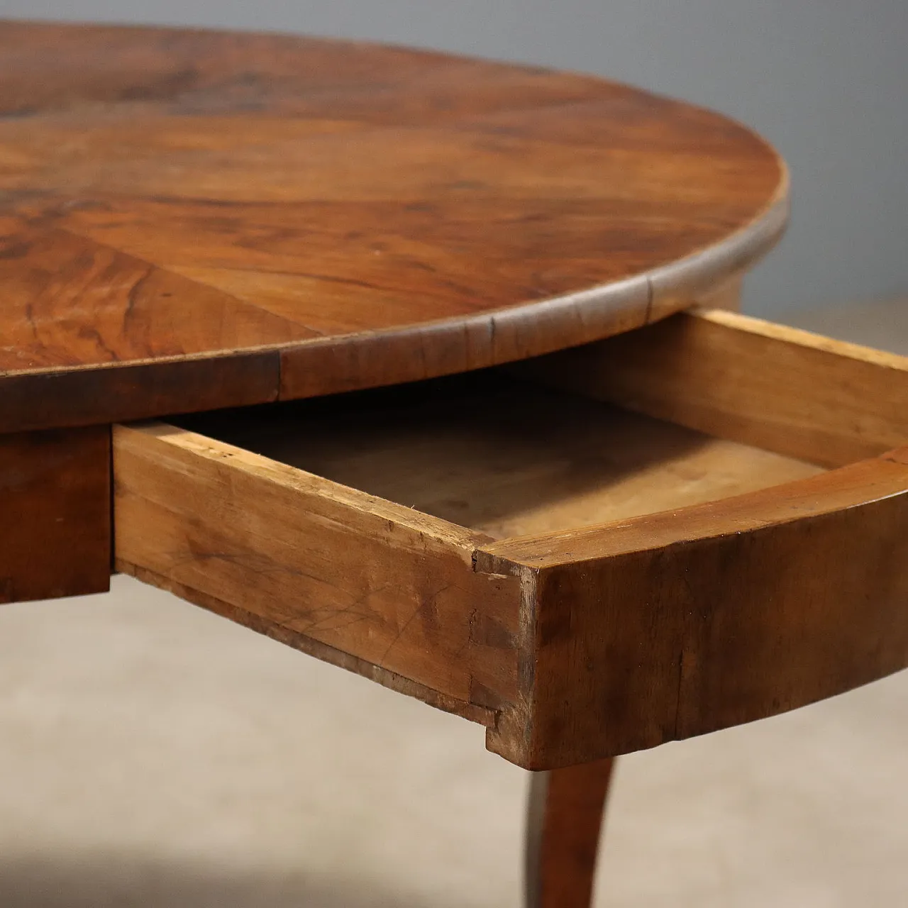 Round table with drawer and wavy legs, 19th century 5