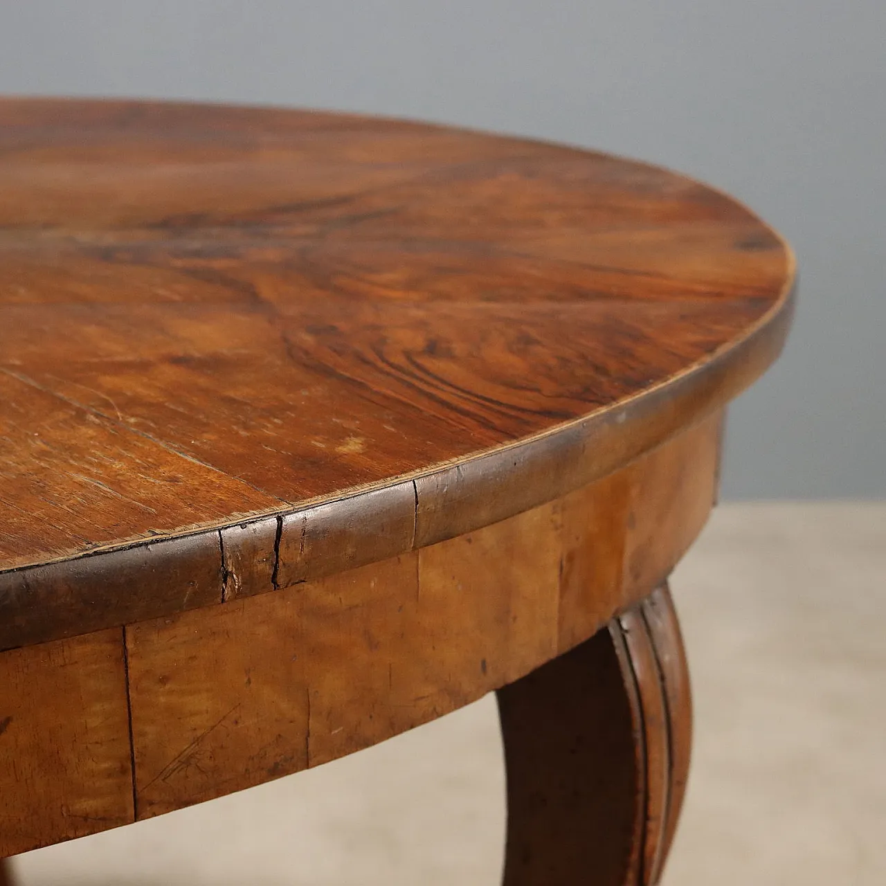 Round table with drawer and wavy legs, 19th century 6