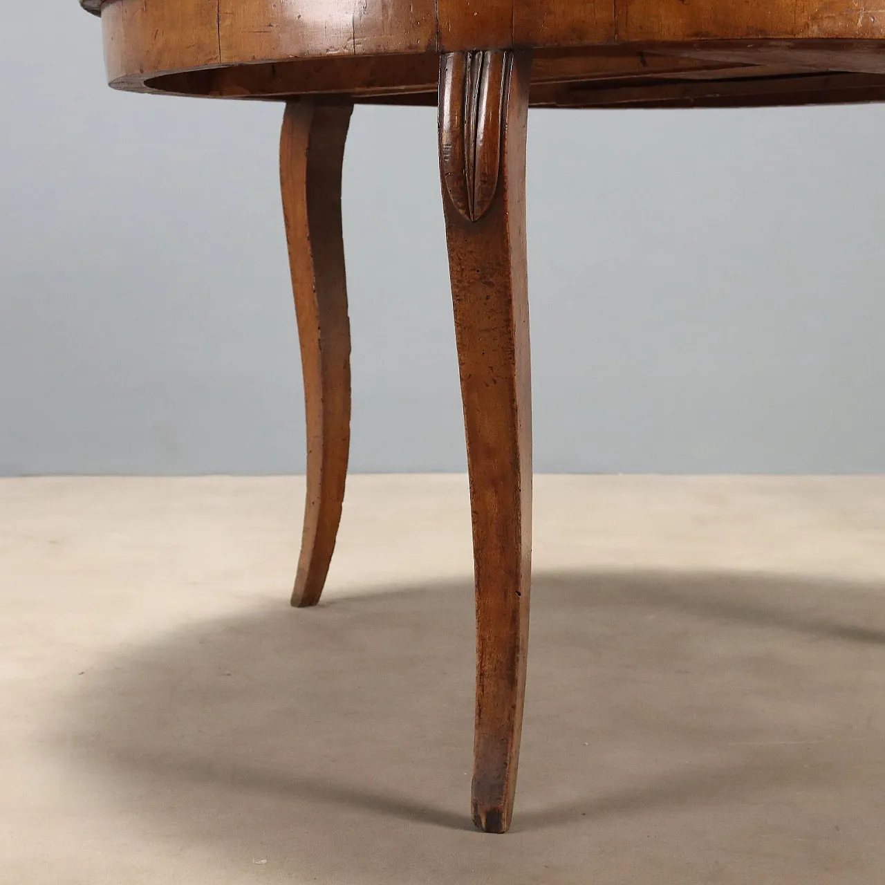 Round table with drawer and wavy legs, 19th century 7