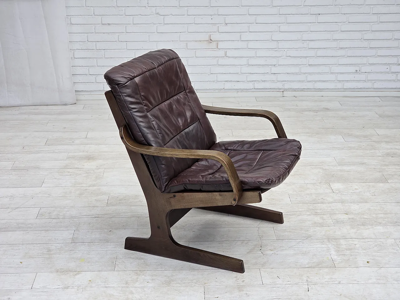 Poltrona scandinava, rivestimento in pelle marrone, anni '70 2