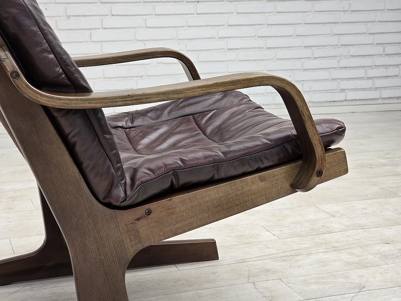 Poltrona scandinava, rivestimento in pelle marrone, anni '70 11