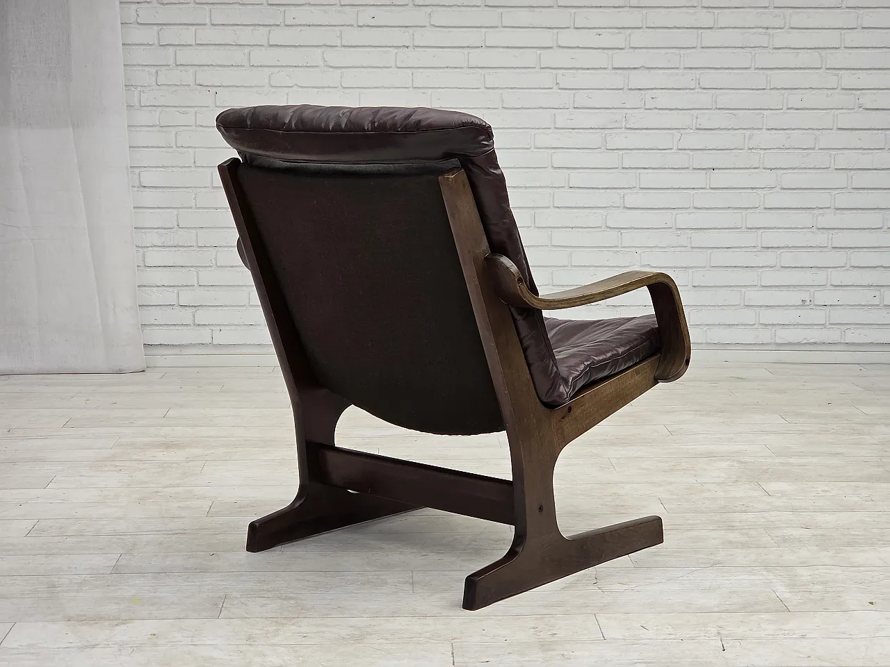 Poltrona scandinava, rivestimento in pelle marrone, anni '70 12
