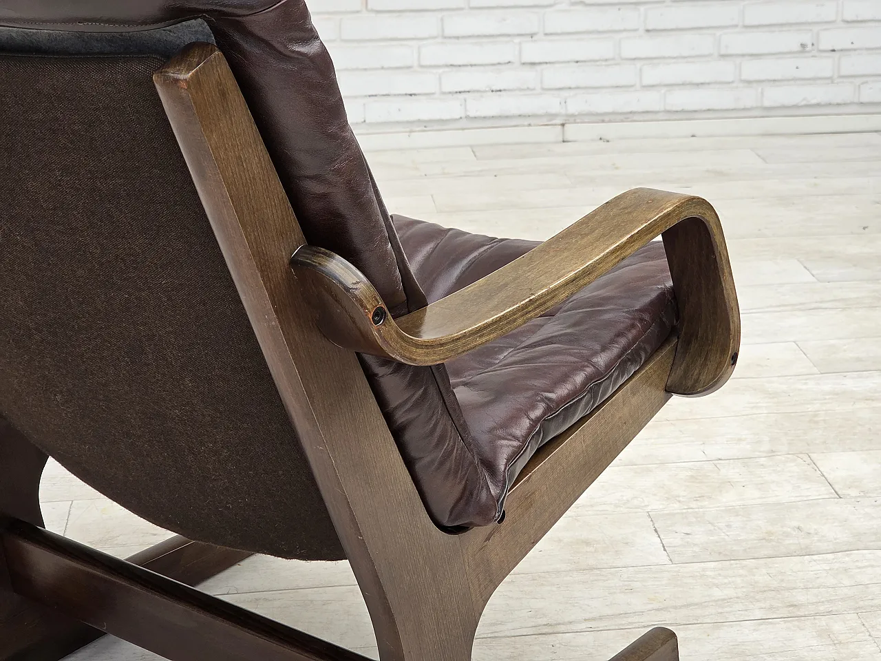 Poltrona scandinava, rivestimento in pelle marrone, anni '70 13