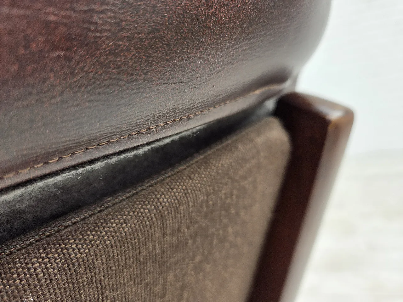 Poltrona scandinava, rivestimento in pelle marrone, anni '70 15