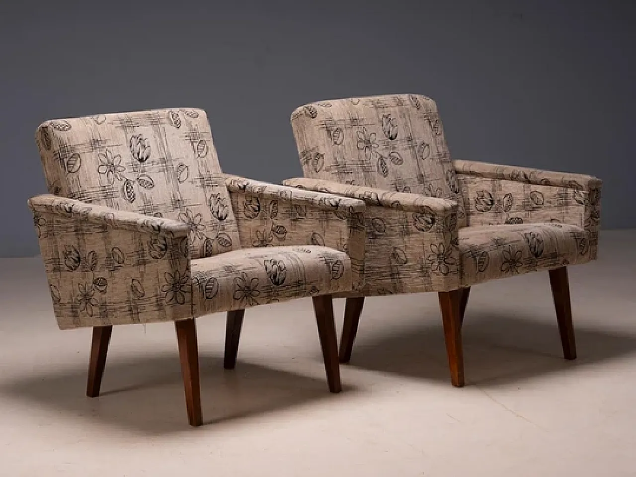 Coppia di poltrone Mid-Century imbottite con tessuto floreale, '900 1