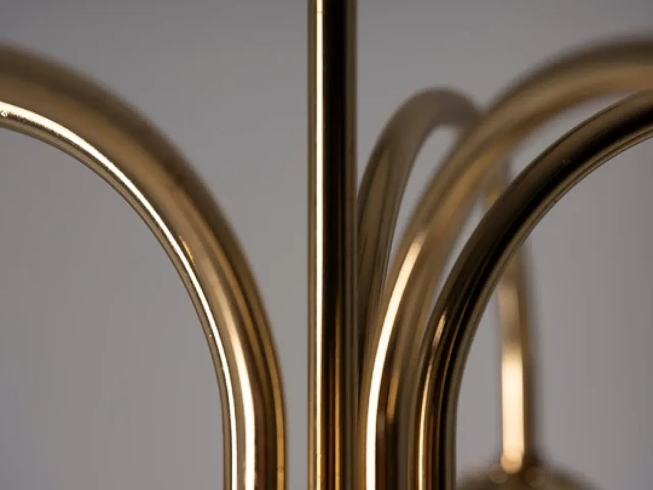 Lampada da terra in ottone con cinque paralumi in vetro opalino, '900 6