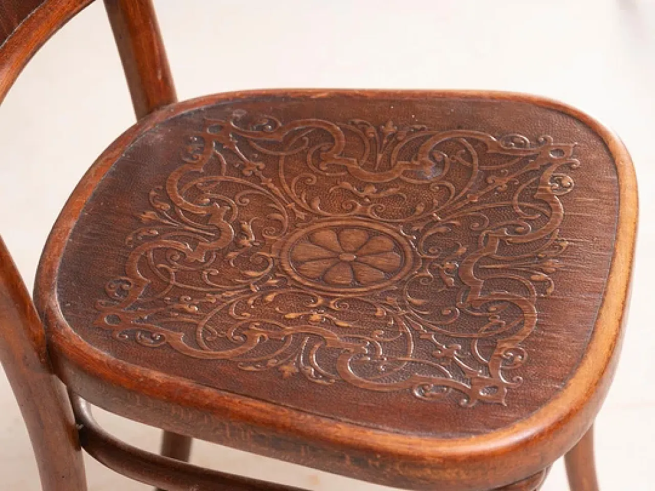 4 sedie in legno curvato di Jacob e Josef Kohn, sedili in rilievo, 900 4