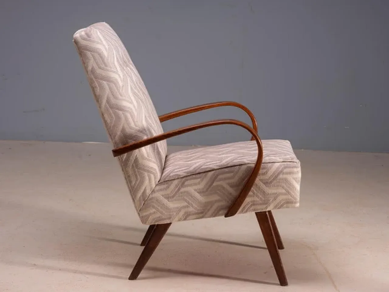 Coppia di poltrone in legno curvato di Jaroslav Šmídek, '900 10