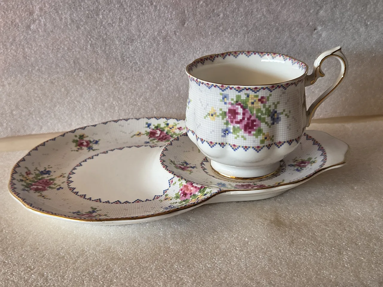 Petit Point tea set in porcelain by Royal Albert, 1960s 3