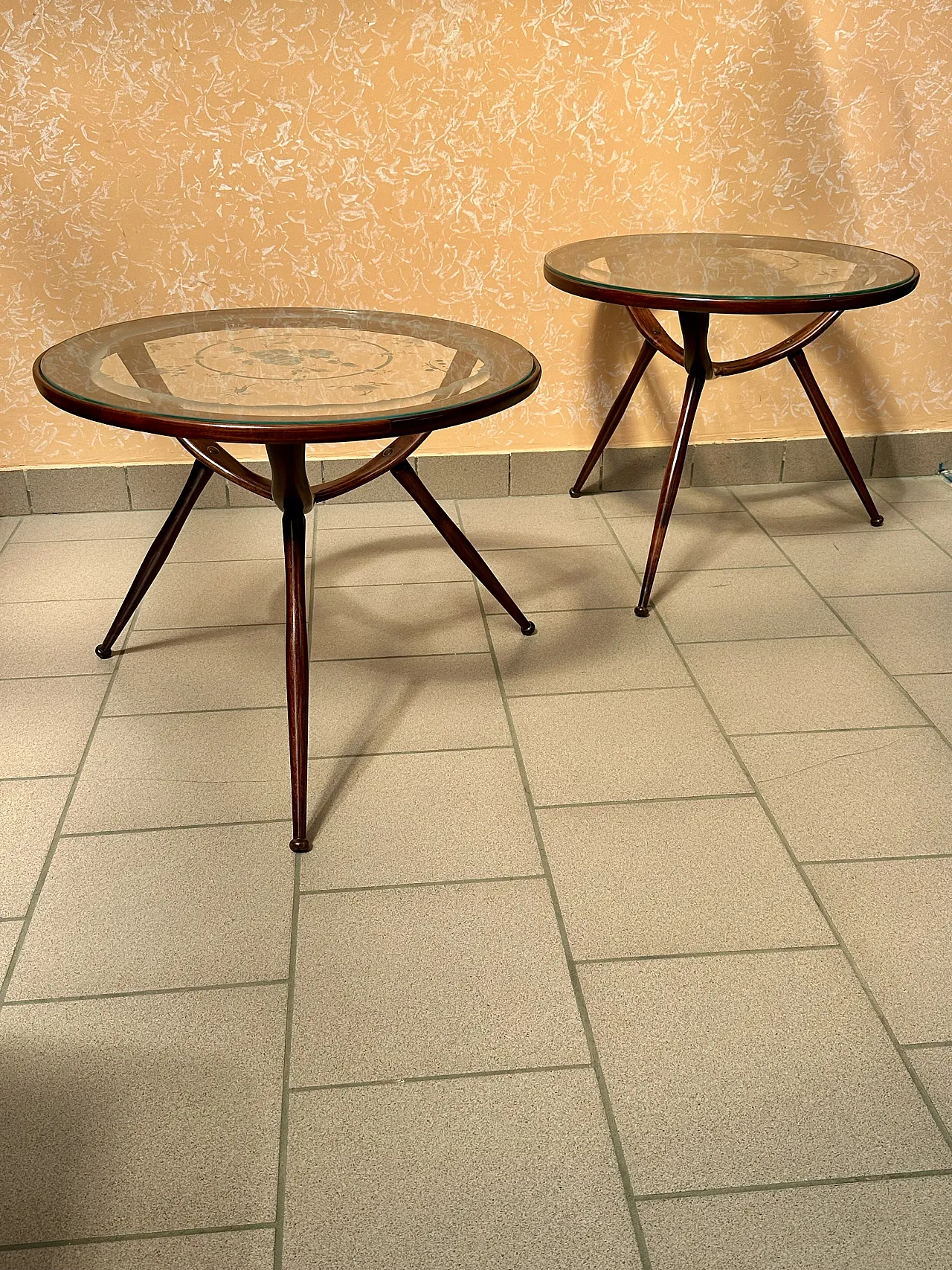 Pair of round "Spider" coffee tables, etched glass top, Italy, 1950s 3