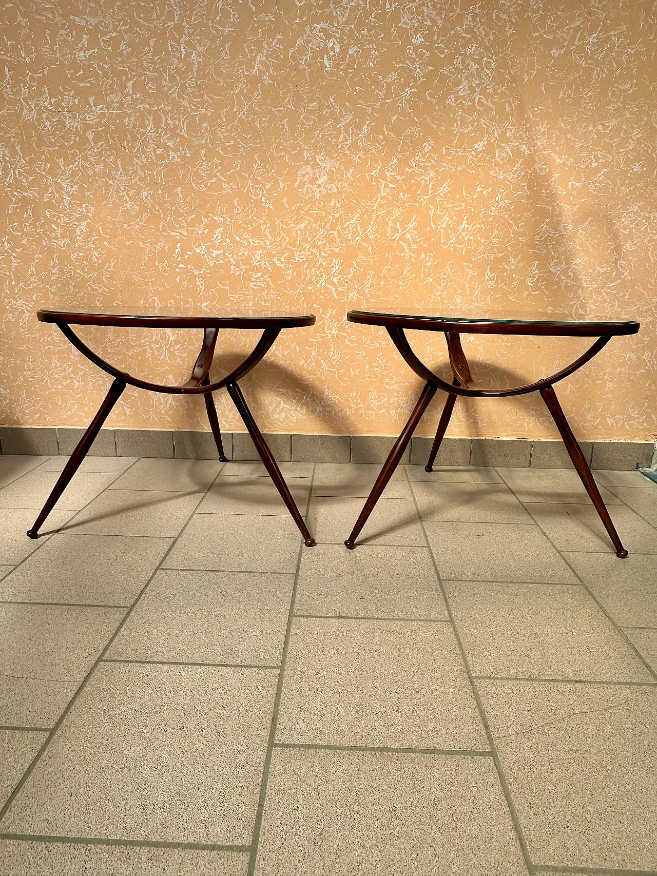 Pair of round "Spider" coffee tables, etched glass top, Italy, 1950s 4