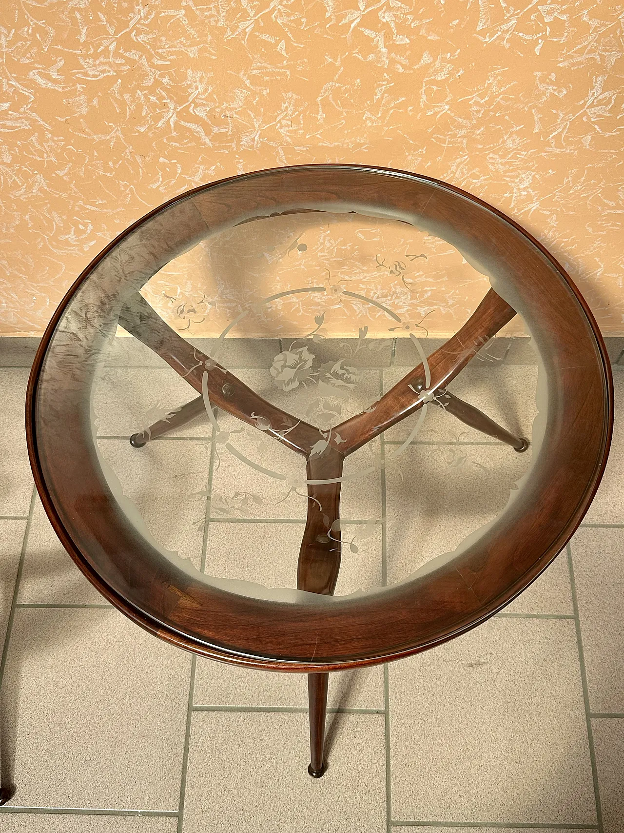 Pair of round "Spider" coffee tables, etched glass top, Italy, 1950s 6