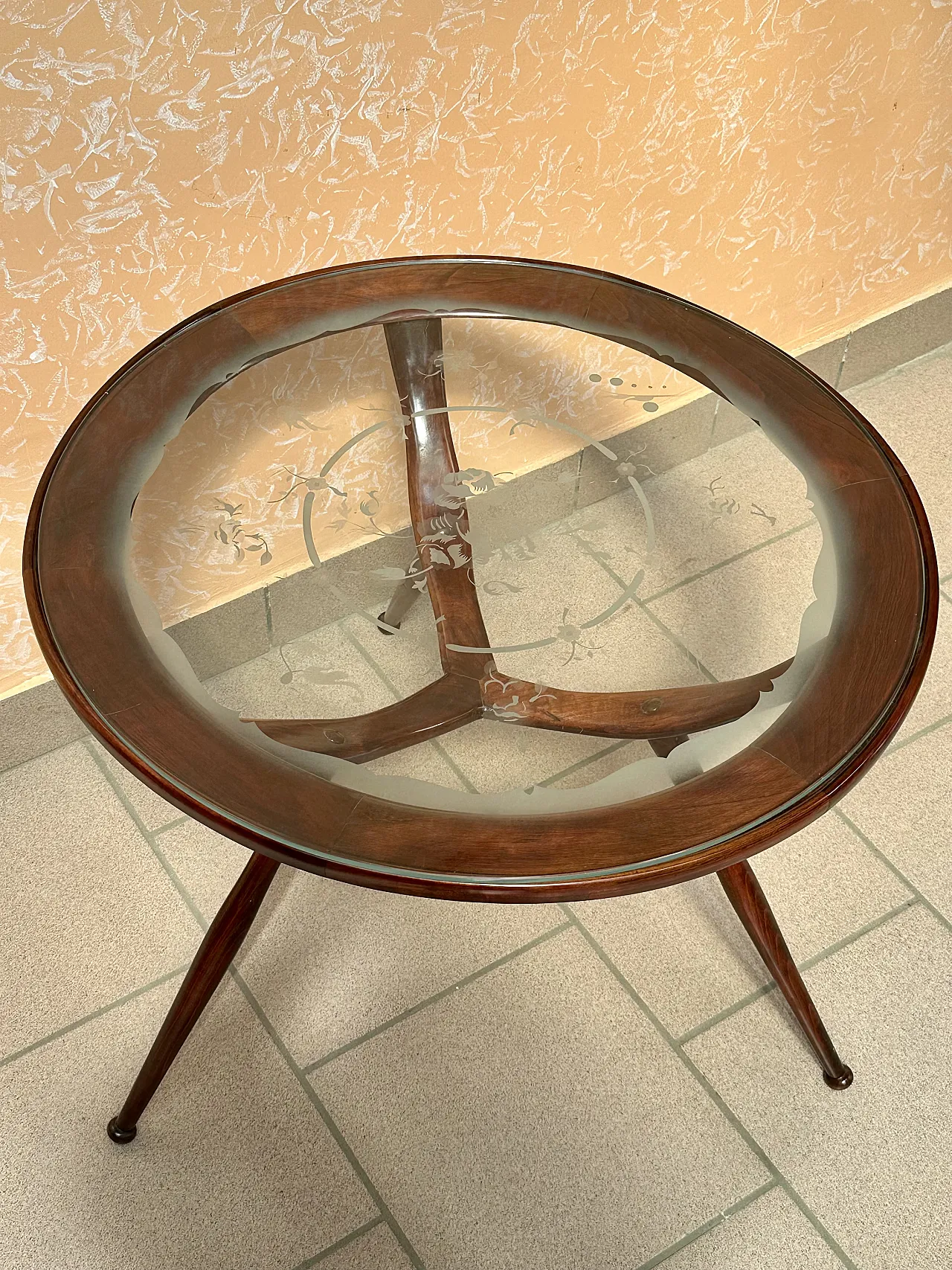 Pair of round "Spider" coffee tables, etched glass top, Italy, 1950s 9