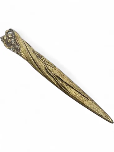 Coltello con lettere figurative in stile Art Nouveau, primi del '900.