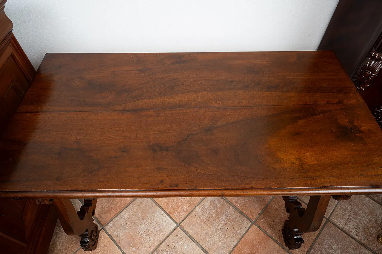 Fratino refectory table in solid walnut, Naples, early 19th century. 2