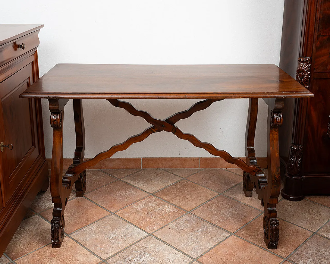 Fratino refectory table in solid walnut, Naples, early 19th century. 6