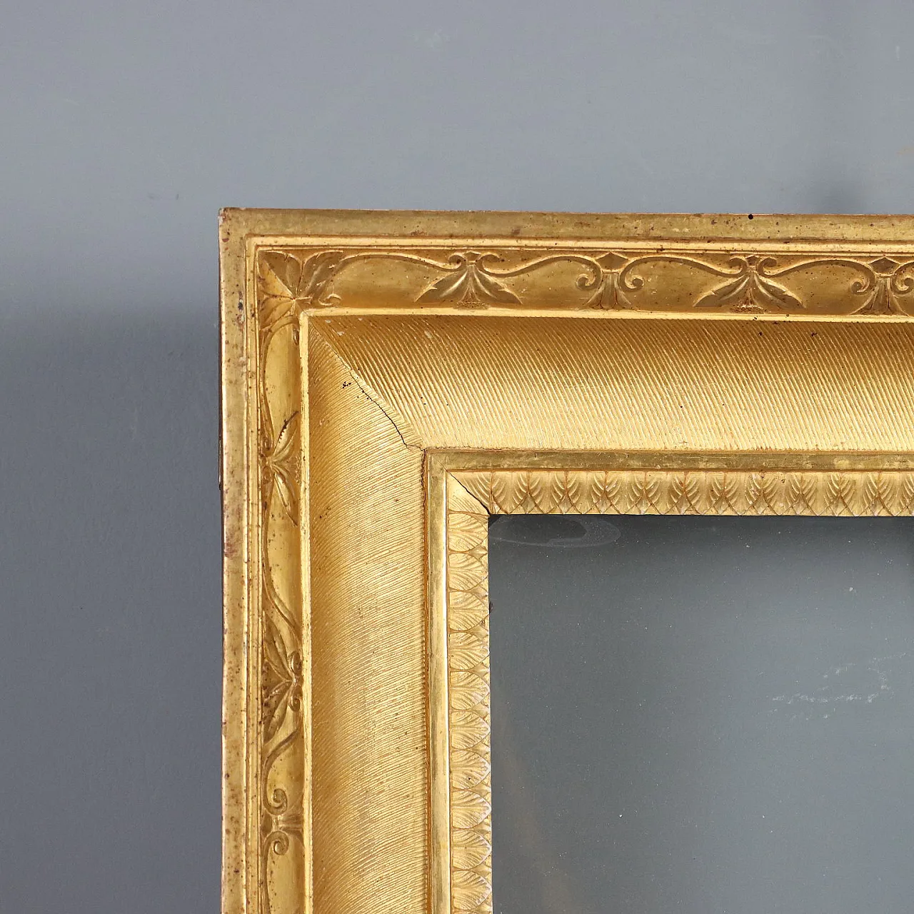 Empire frame in carved and gilded wood, early 19th century 4
