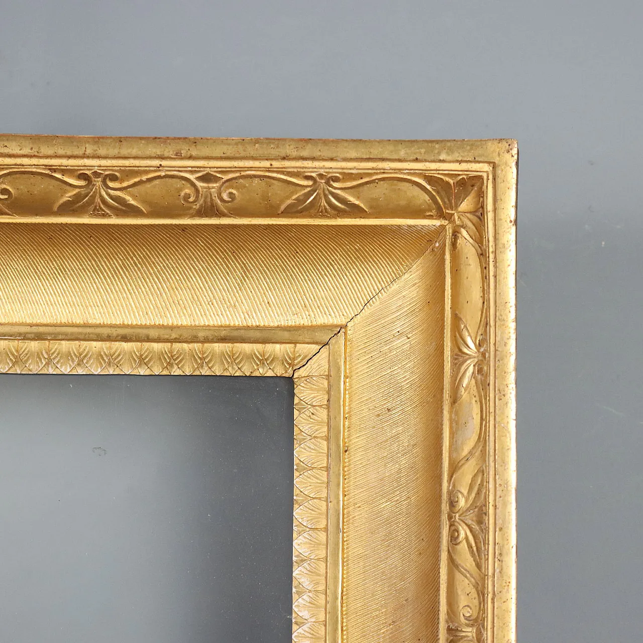 Empire frame in carved and gilded wood, early 19th century 5