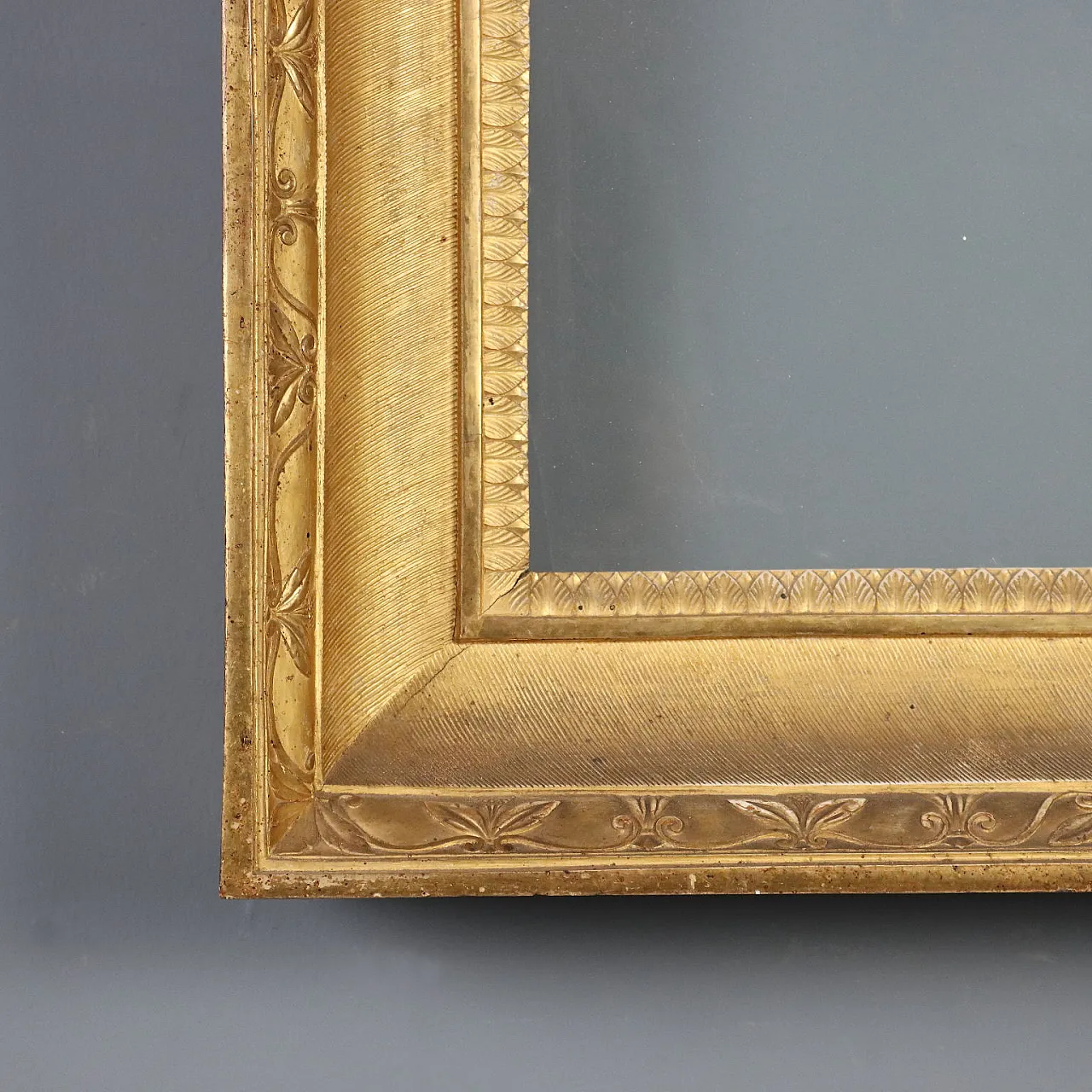 Empire frame in carved and gilded wood, early 19th century 6