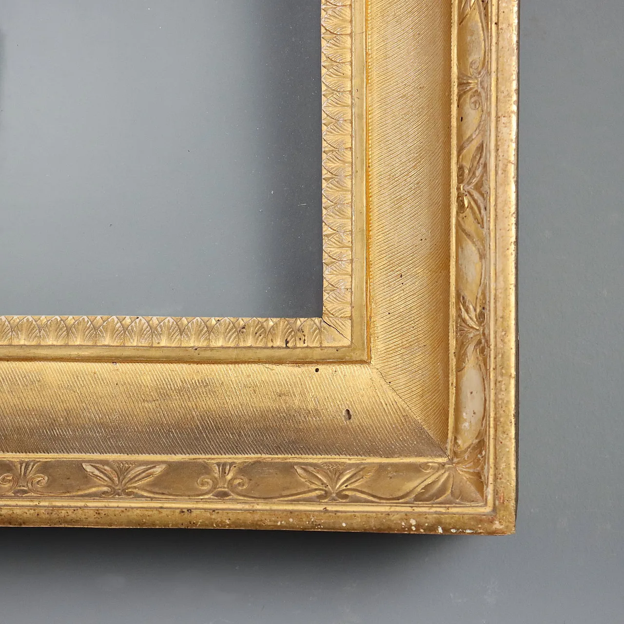 Empire frame in carved and gilded wood, early 19th century 7