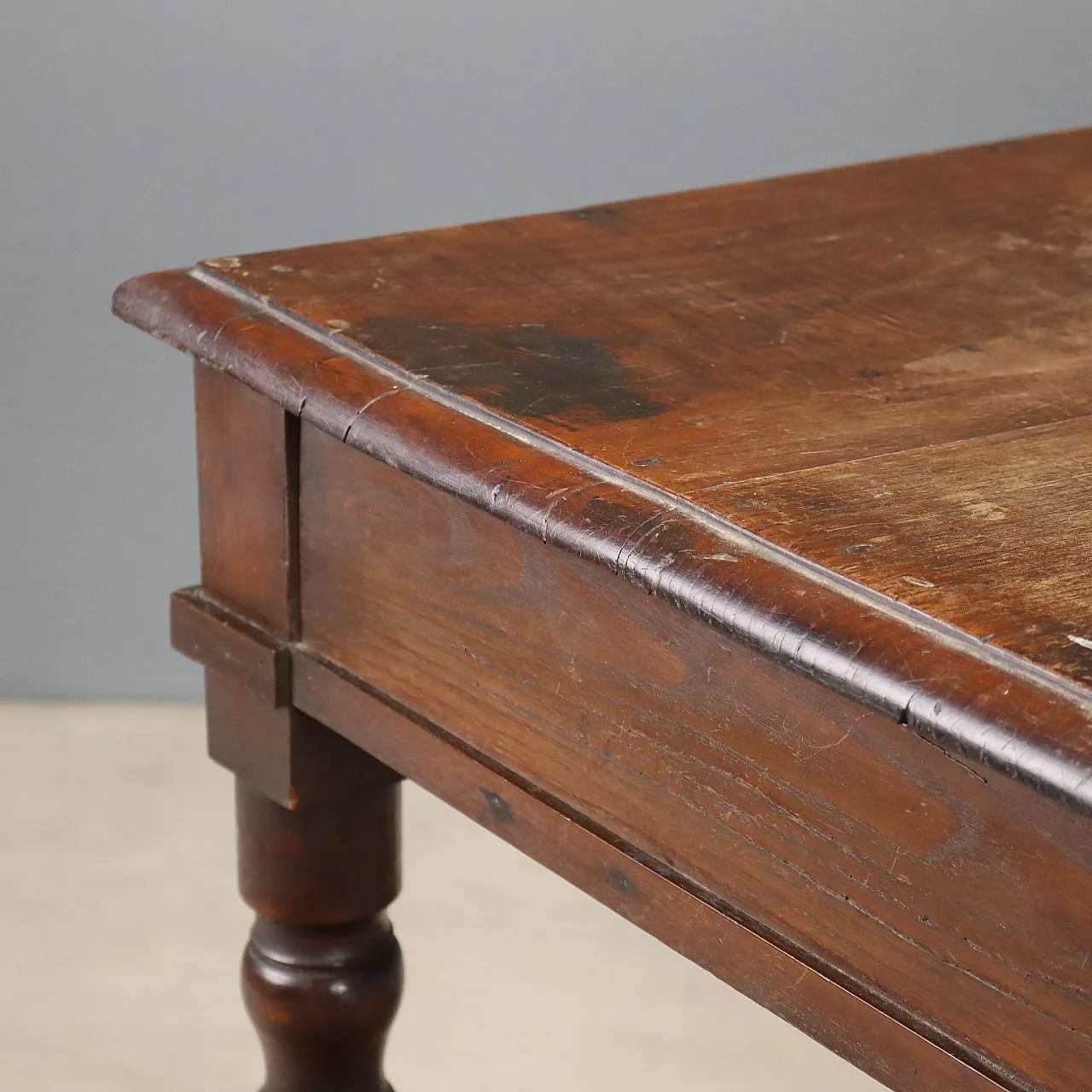 Walnut writing desk with turned legs, 19th century 6