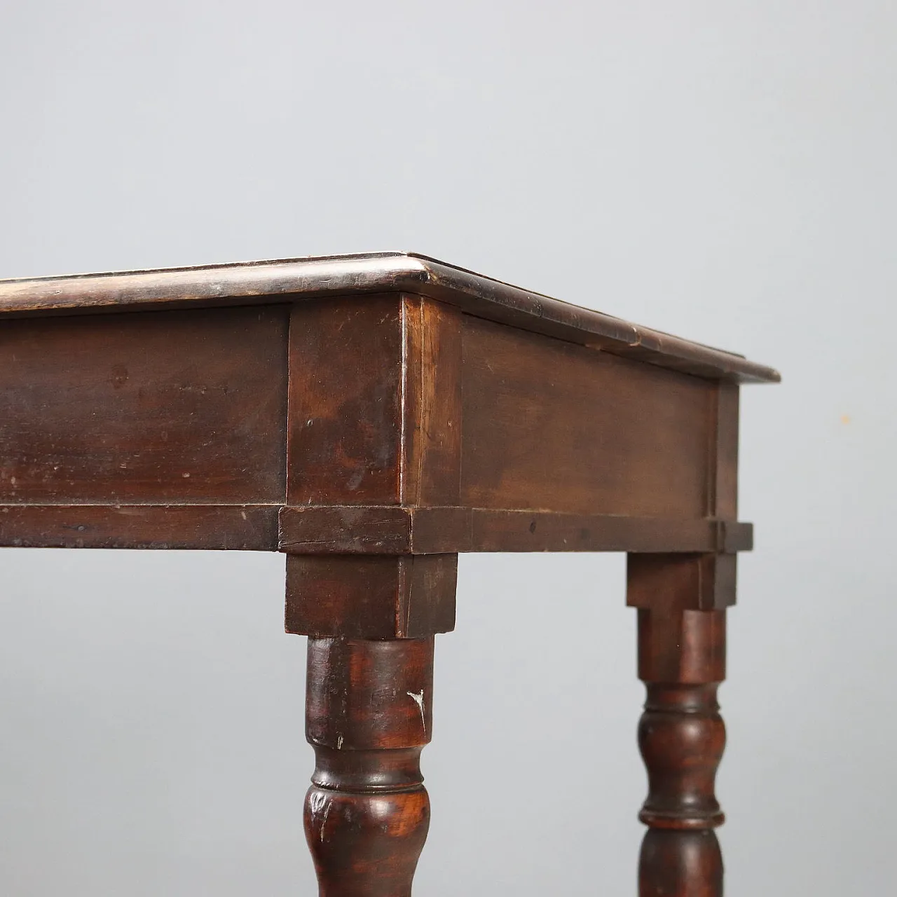 Walnut writing desk with turned legs, 19th century 7