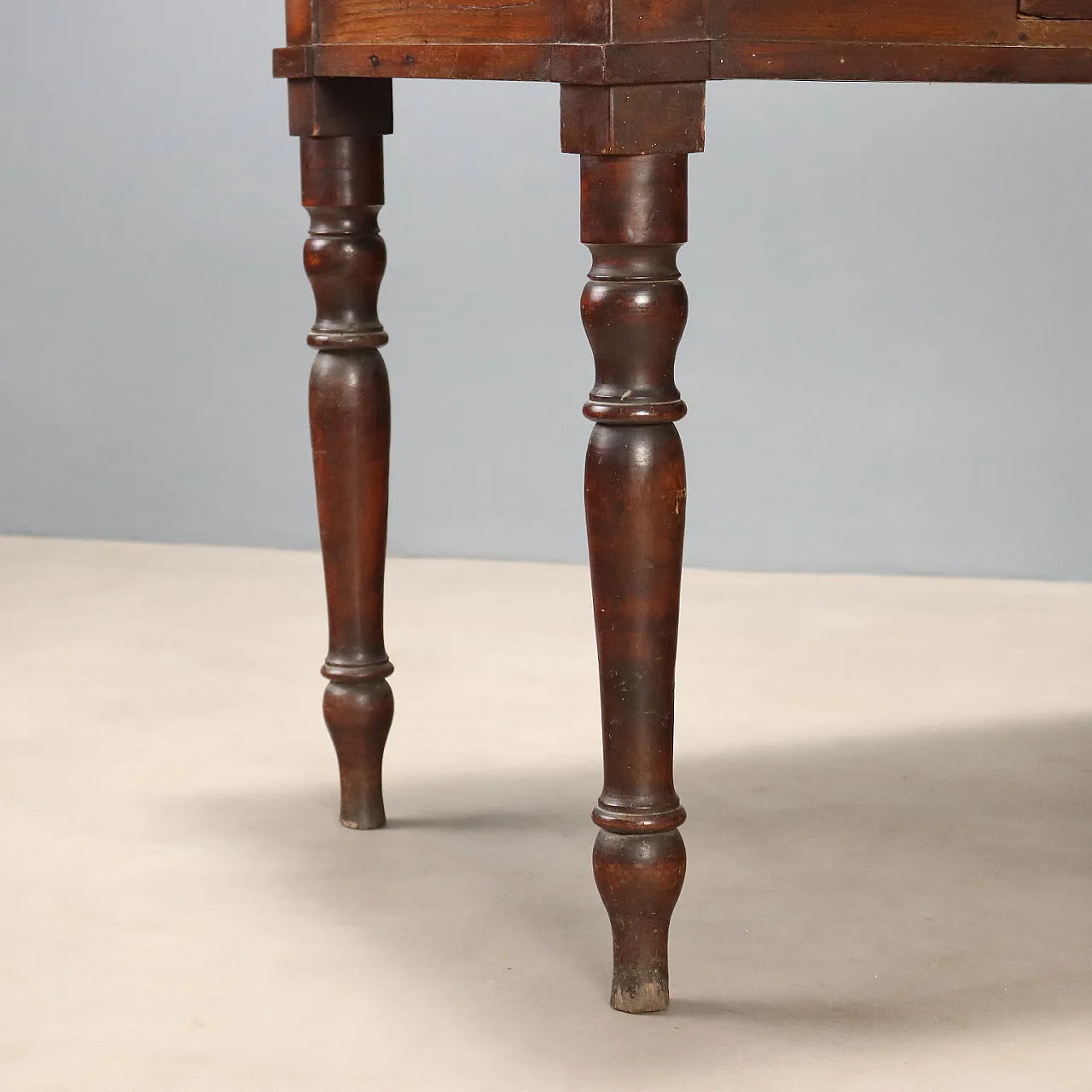 Walnut writing desk with turned legs, 19th century 8